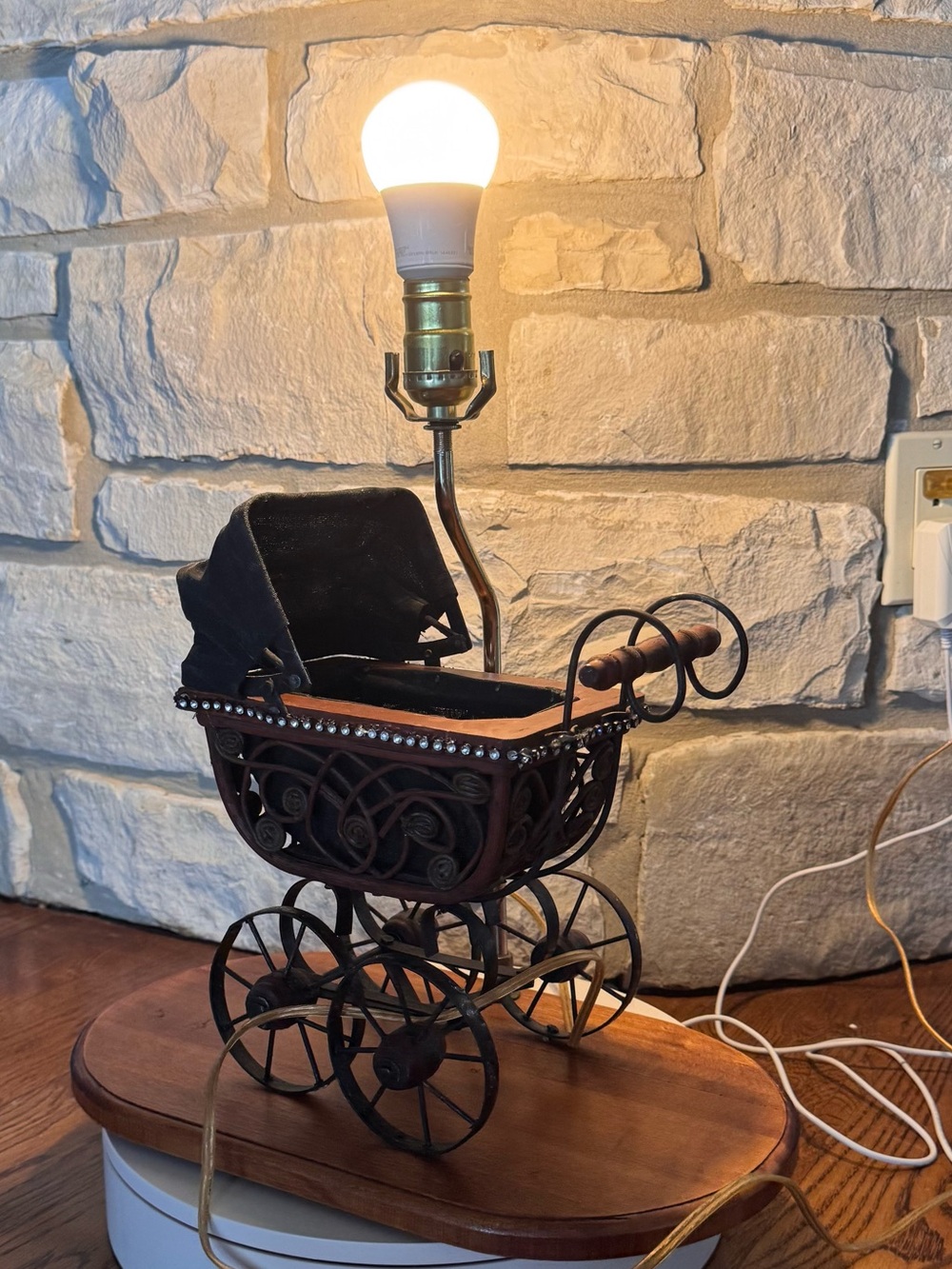 Vintage Carriage Buggy Table Lamp